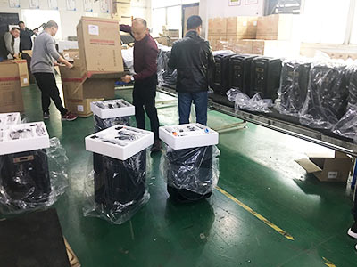 爵士龍廣場(chǎng)舞音響打包車間